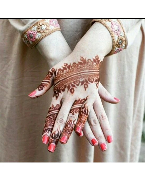 Grand Arch Back Hand Mehndi Design Spread